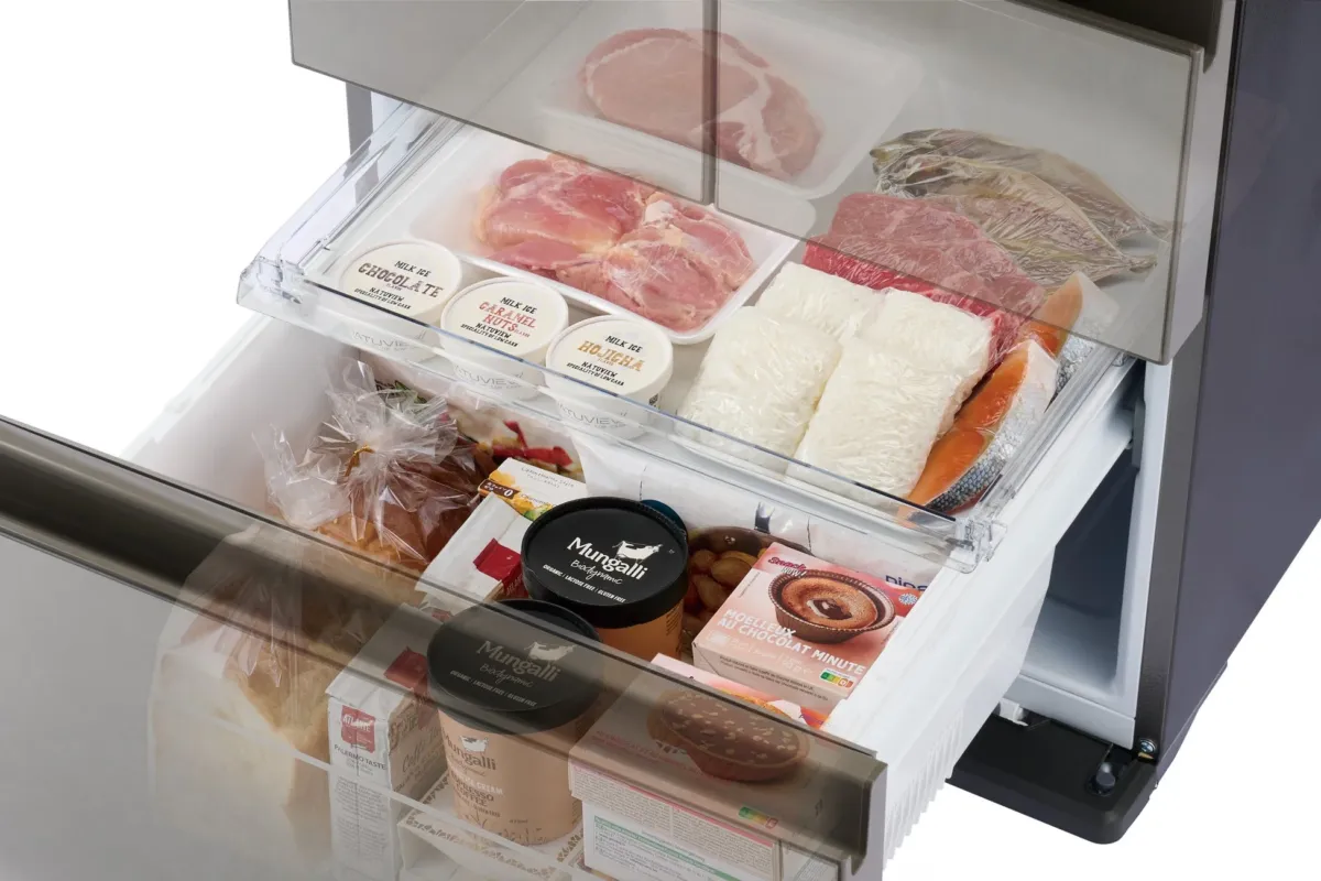 冷凍室に収納された様々な食品