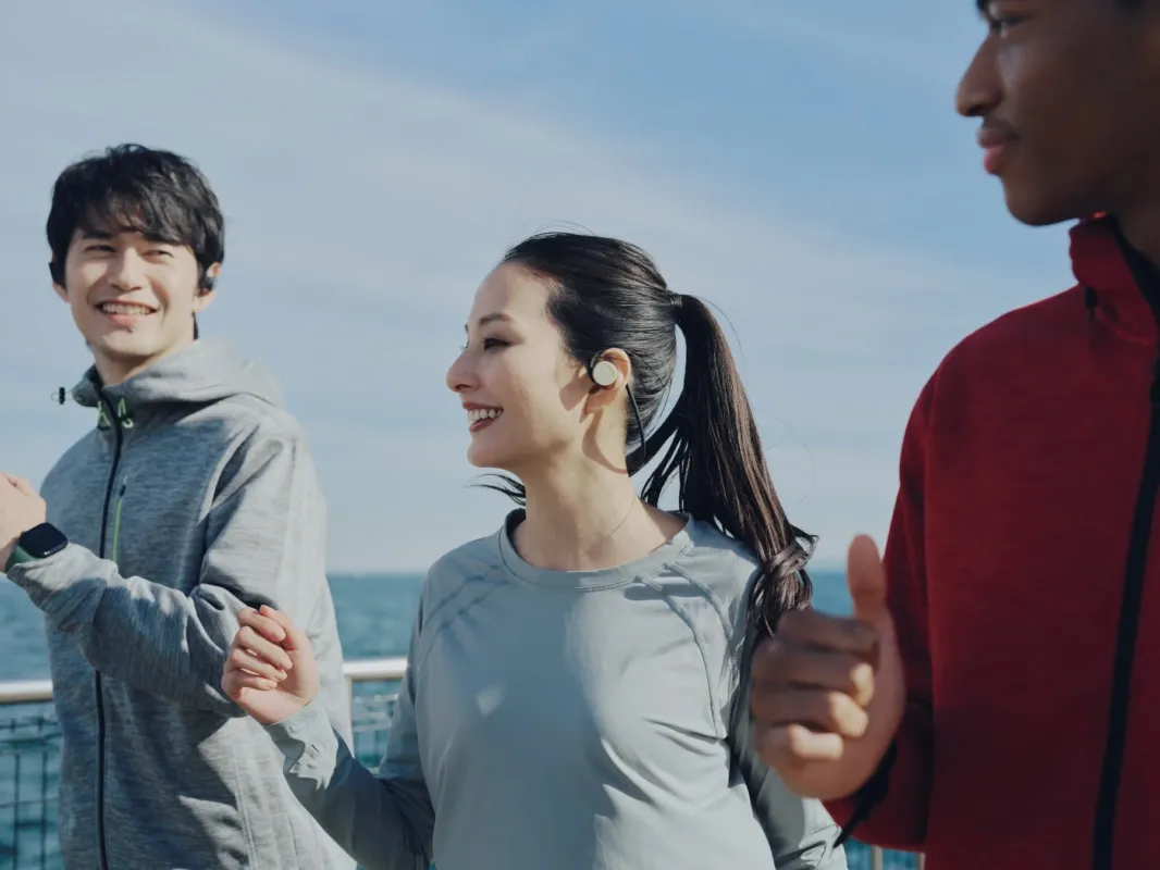 周囲の音が聞こえてコミュニケーションも快適