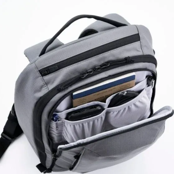 フロントポケット