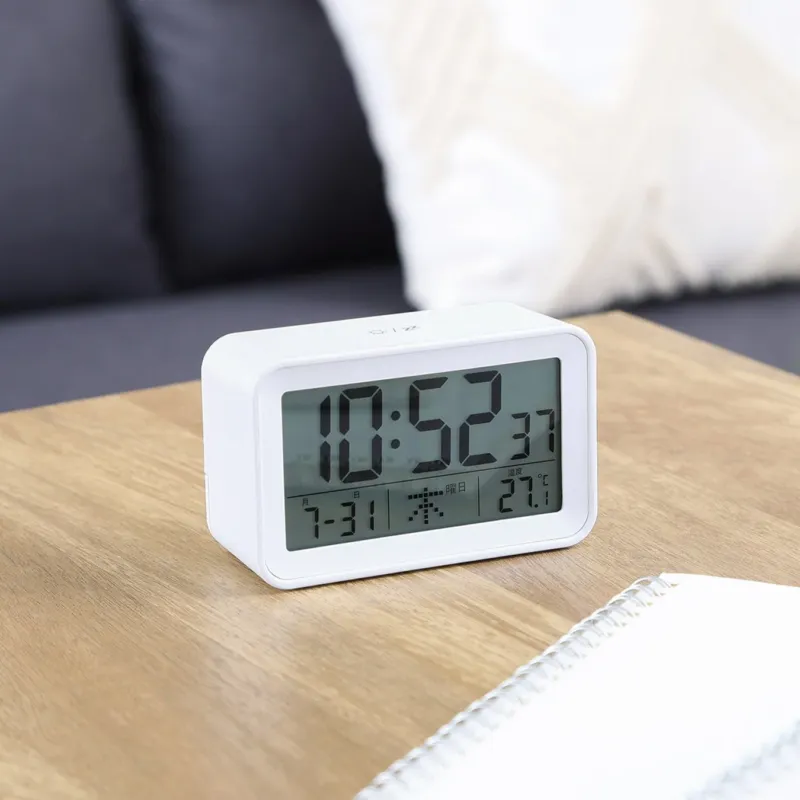 電波デジタル置時計が配置された室内の様子