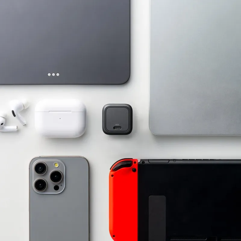 充電器のコンパクトなサイズ感