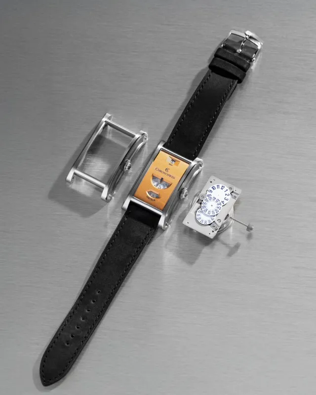 ネオ デジター ケースとムーブメント