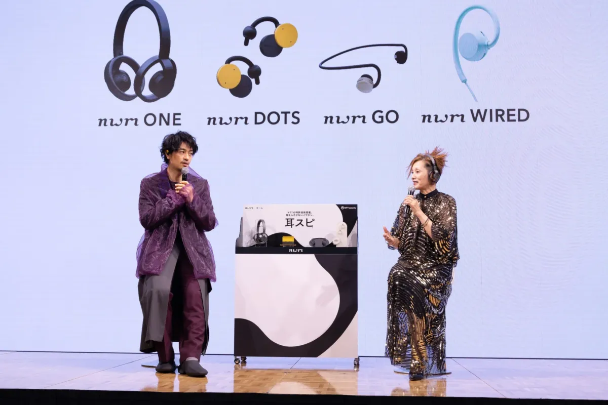 新製品発表会でトークする斎藤工さんと夏木マリさん