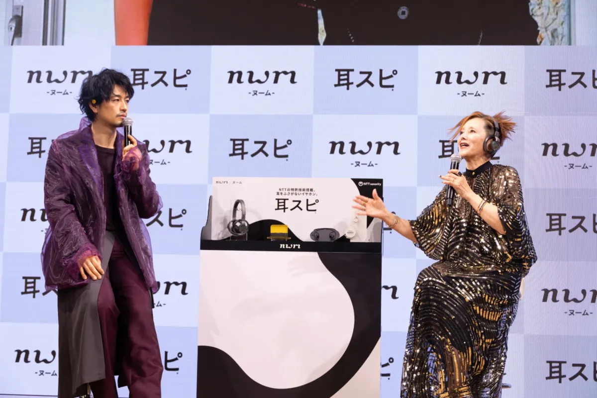 発表会でトークする斎藤工さんと夏木マリさん