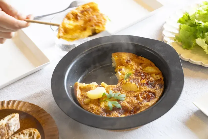 スパニッシュオムレツが盛られたDISH GRILL