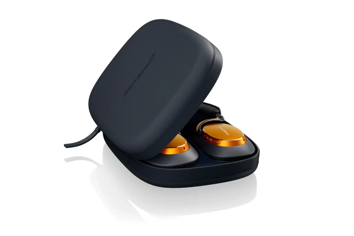 Bowers & Wilkins Px8 S2 McLaren Editionとケース