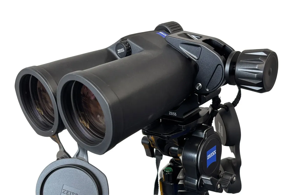 双眼鏡と三脚の接続部分