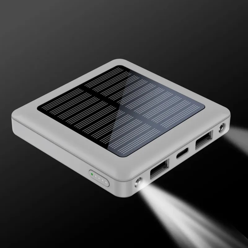 ソーラーパネル付きモバイルバッテリーのLEDライト点灯