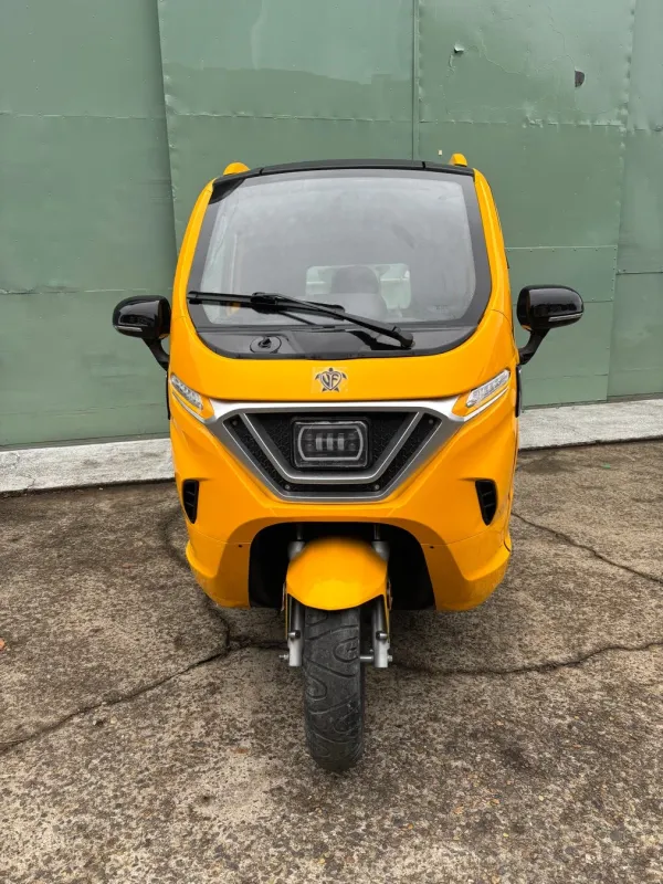 アーバントライカー 黄色いフロント