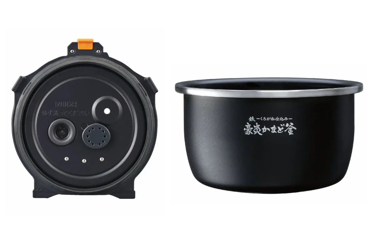 炊飯器の内蓋と内釜が写っており、内蓋には「使用後は必ず洗ってください」という注意書き、内釜には「鉄ーくろがね仕込みー 豪炎かまど釜」という製品名が記載されている。