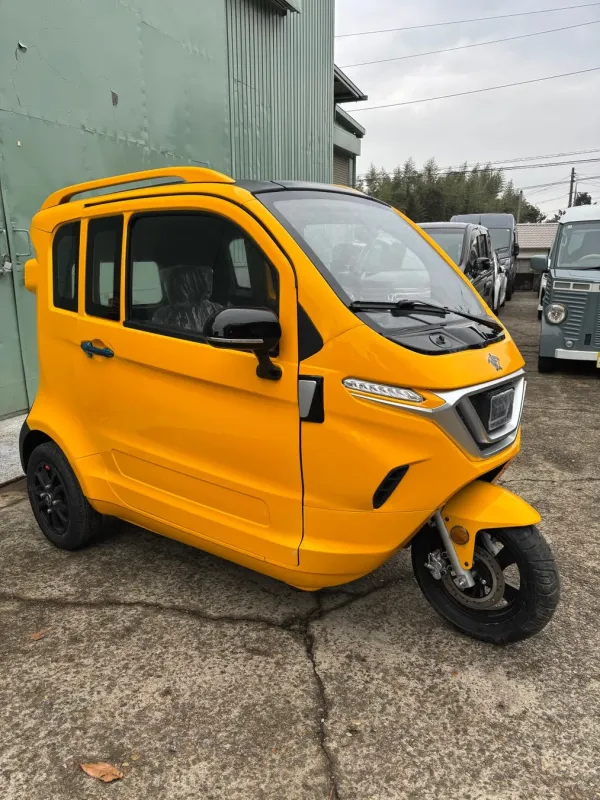 アーバントライカー 黄色い側面