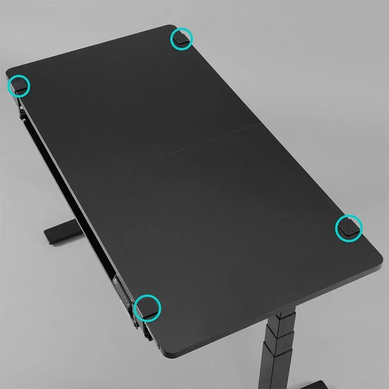 デスクに固定された様子