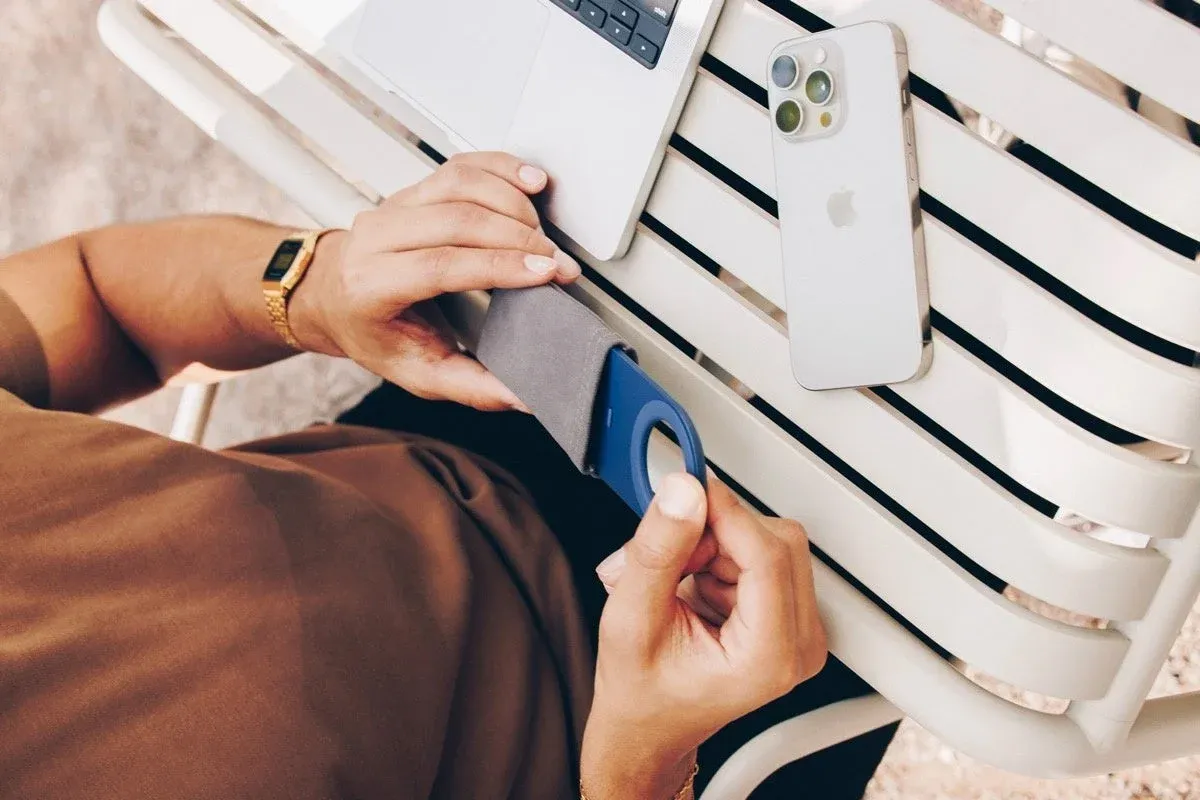 Twelve South Curve Nanoとトラベルポーチ