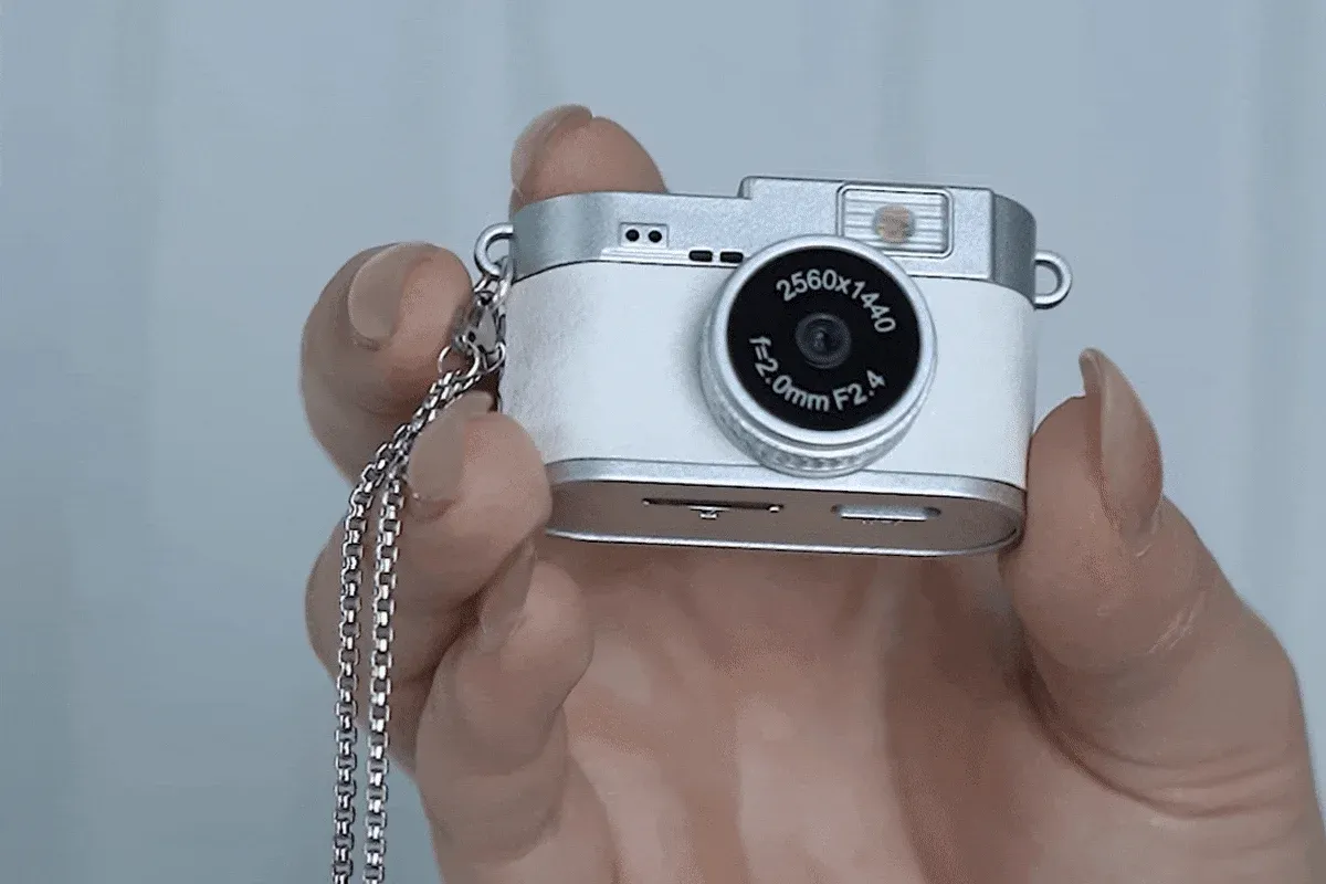 S160ミニカメラの軽さ