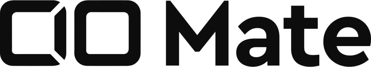 白地に黒い文字で「CIO Mate」と書かれたロゴマークです