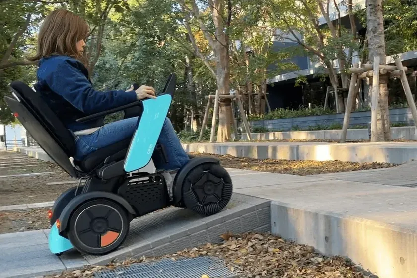 「たのシーモ」乗車イメージ（坂道）