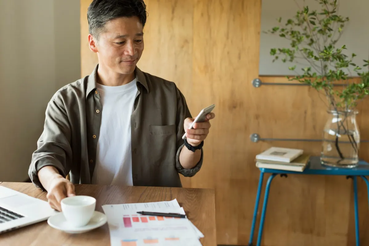 リモートワーク風の男性