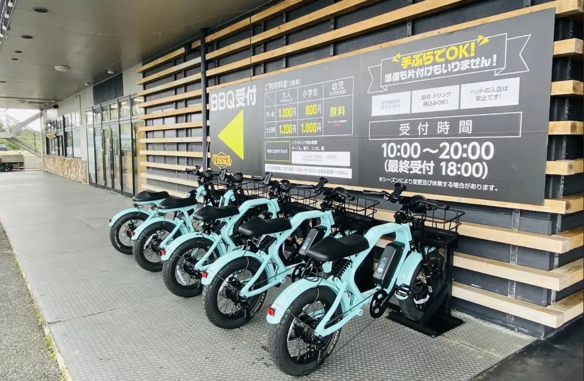 BBQ受付と電動自転車