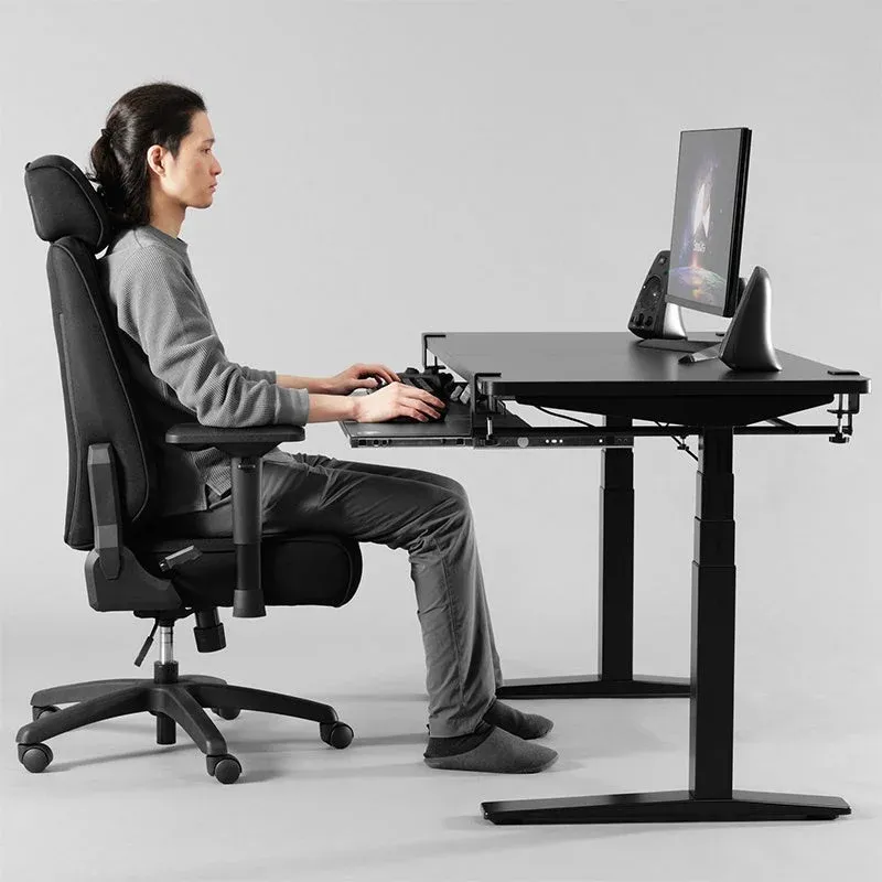 デスク下に収納した状態の利用イメージ