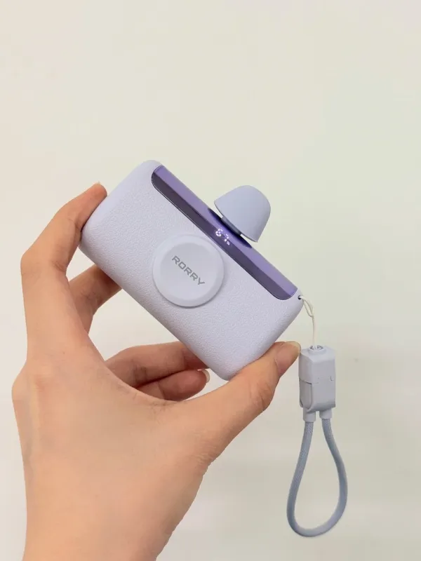 パープルとホワイトのポータブル充電器