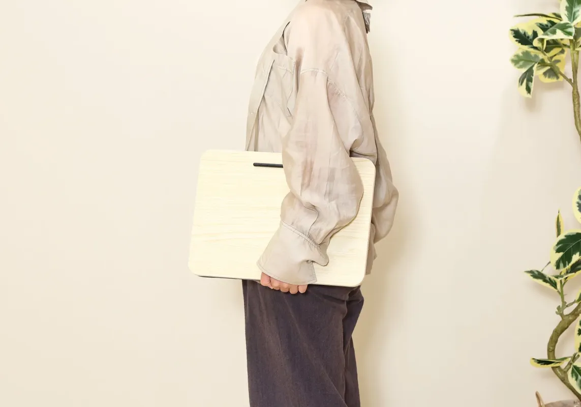 軽量で持ち運びスムーズ