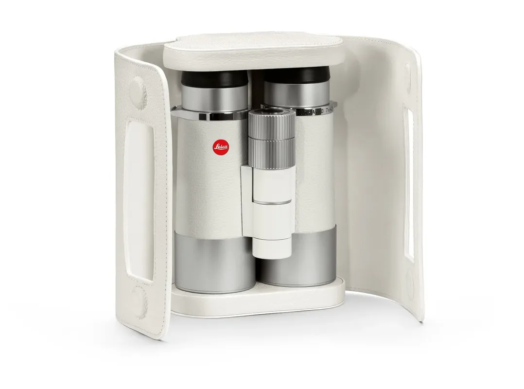 ライカ ウルトラビット ホワイトオーシャン 7x42とポーチ