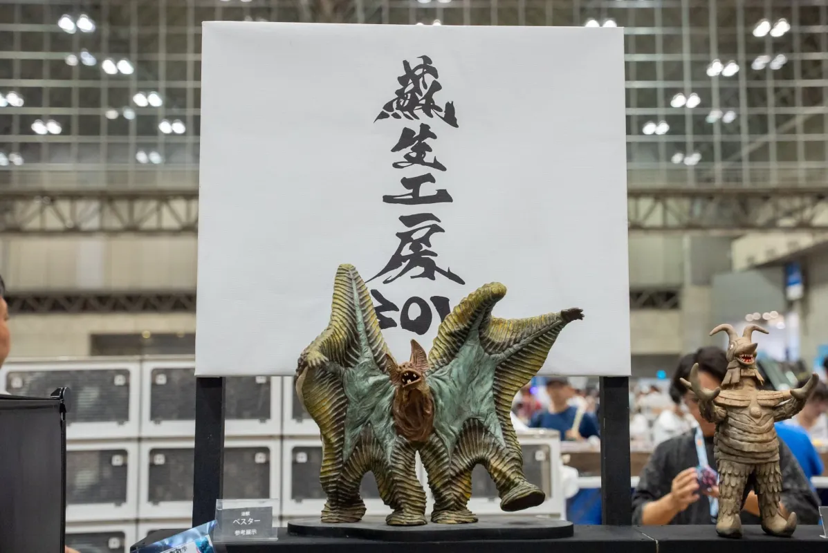 怪獣フィギュア展示