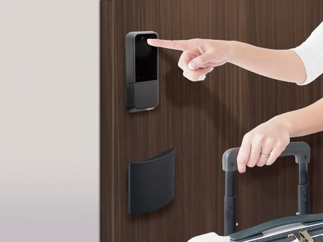 スマートロックとスーツケース
