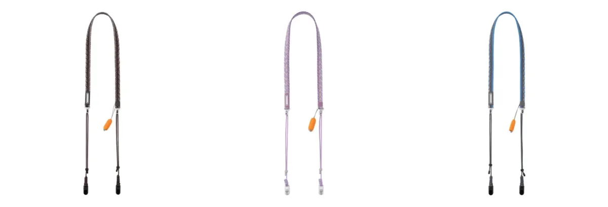 白い背景に、ブラウン、パープル、ブルーの3色の編み込みデザインのストラップが並べられています