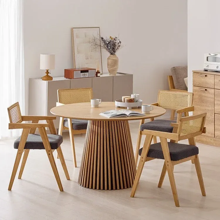 円形ダイニング