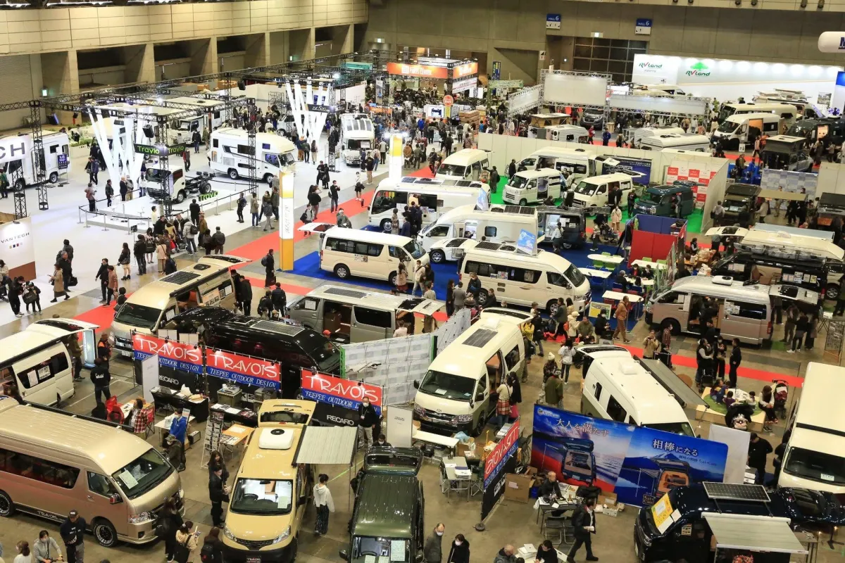 キャンピングカーショー会場の様子