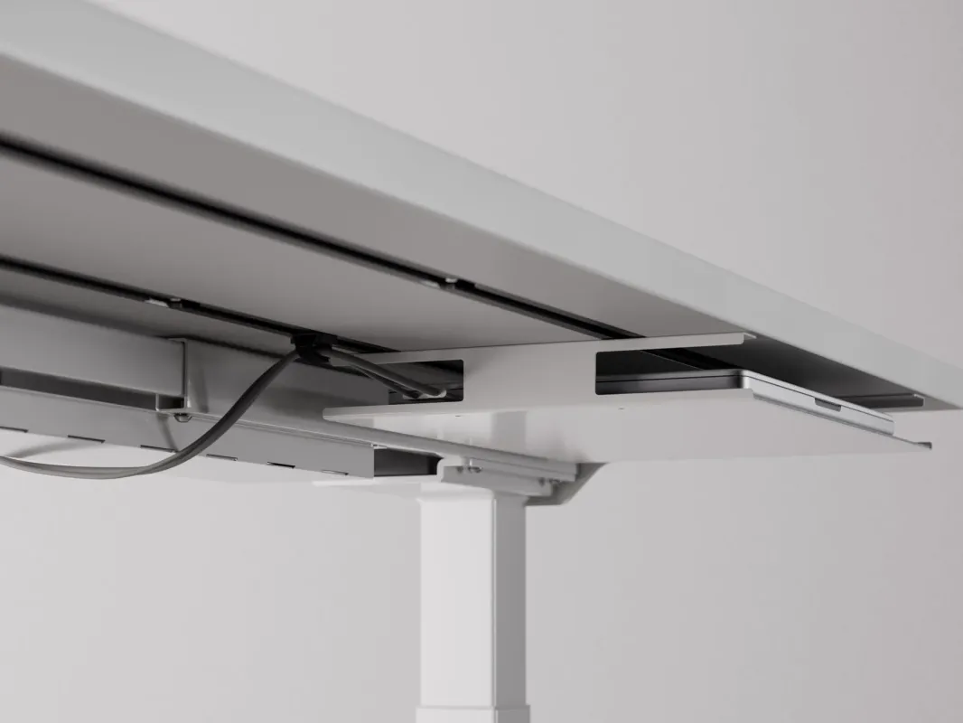 配線が整理されたデスク裏