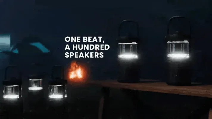 複数のランタンスピーカーと焚き火