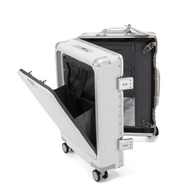 フロントオープンとメイン収納