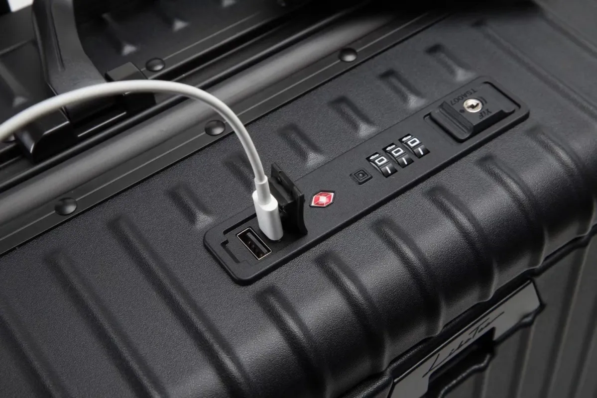 USBポートとTSAロック