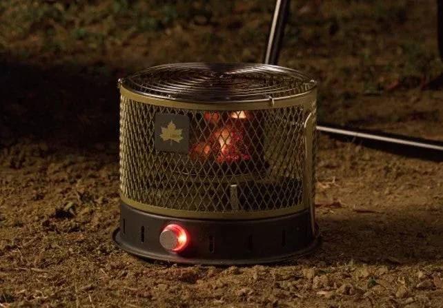 暖かく燃えるストーブ