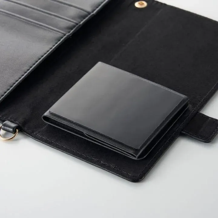 開いた黒い長財布とカードケース
