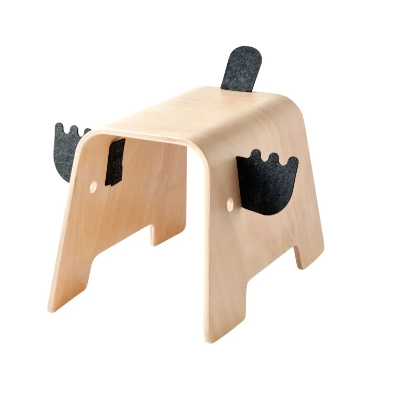 ムースの角と耳が付いた木製子ども用スツール
