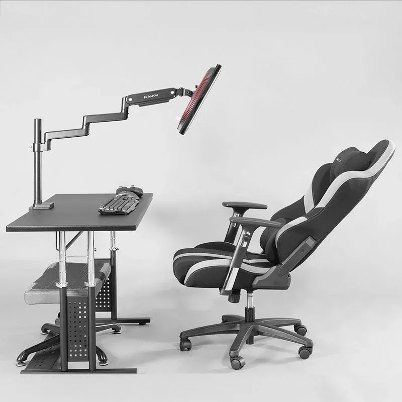 リクライニングチェアとモニター