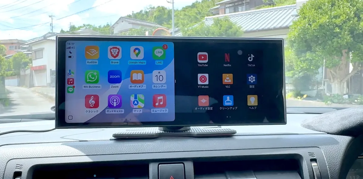 分割表示されたナビと動画画面