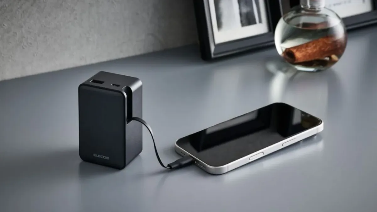 充電器,スマートフォン,ガジェット,充電,テクノロジー,デスク,エレコム,モバイルバッテリー