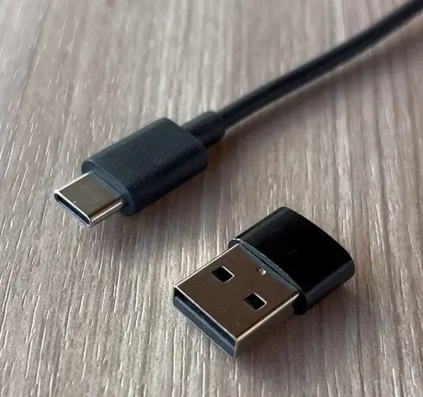 USB Type-CケーブルとUSB-A変換アダプタ