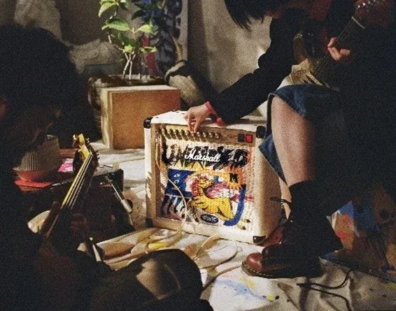 Studio 900 Comboを調整する人物