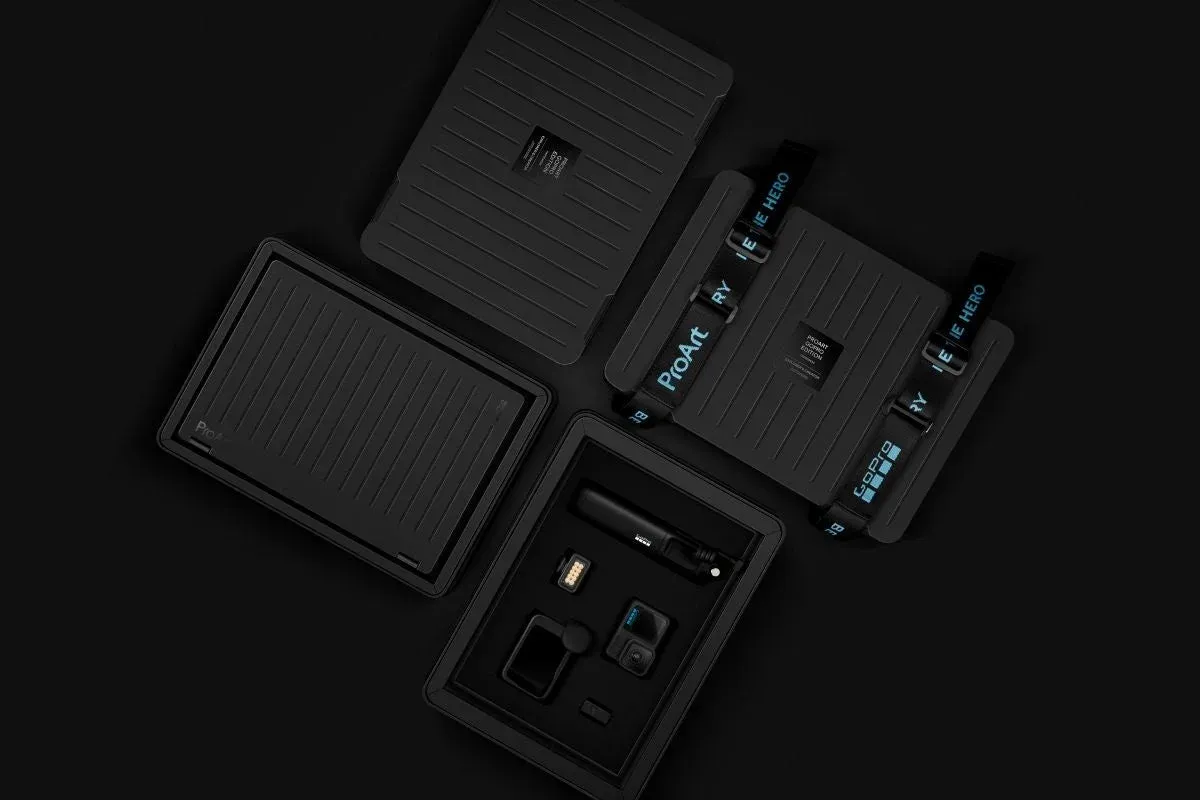 GoProカメラ本体とアクセサリーが収納されたProArt特別版のケース