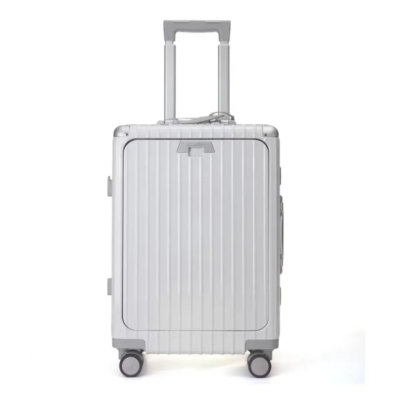 エナメルホワイトのスーツケース