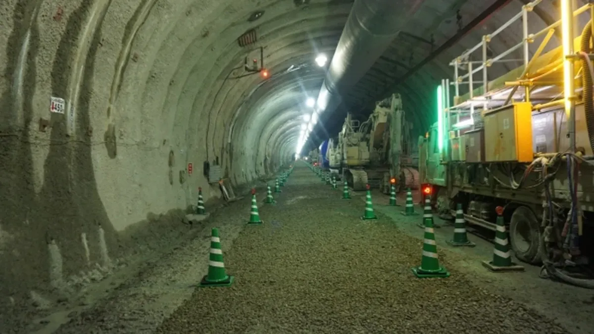 トンネル工事現場