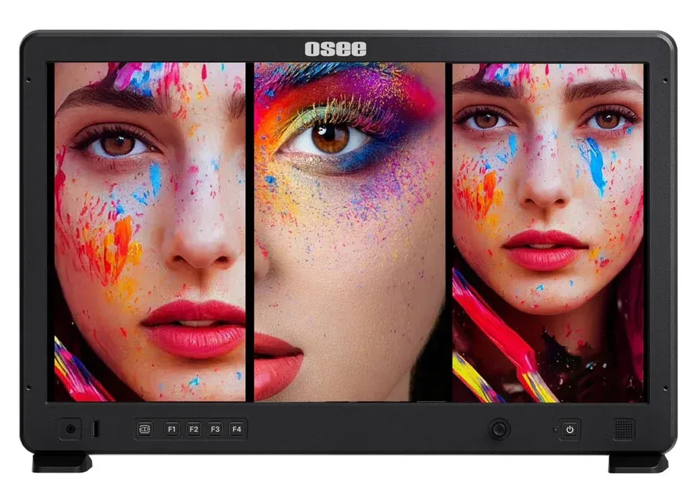 モニター画面の女性の顔