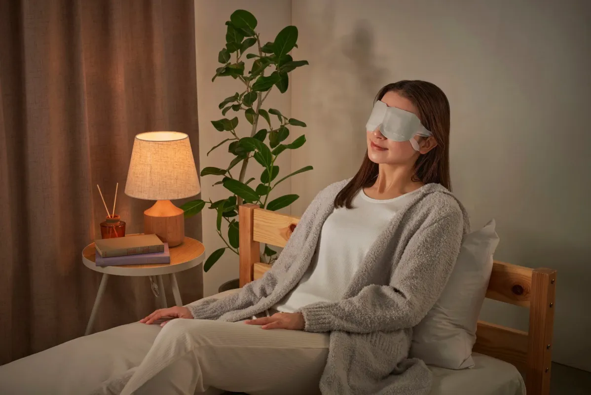 moi s cle じんわりホットアイマスク_使用風景