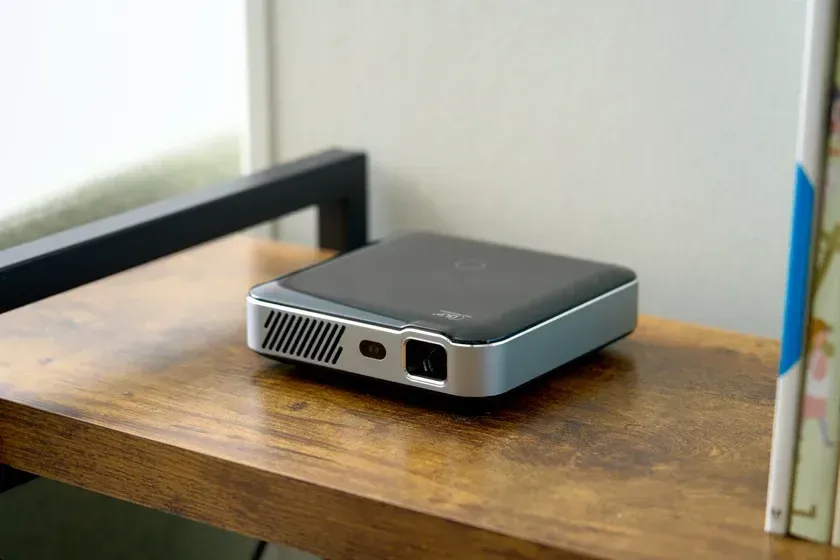 モダンなデザインの本体