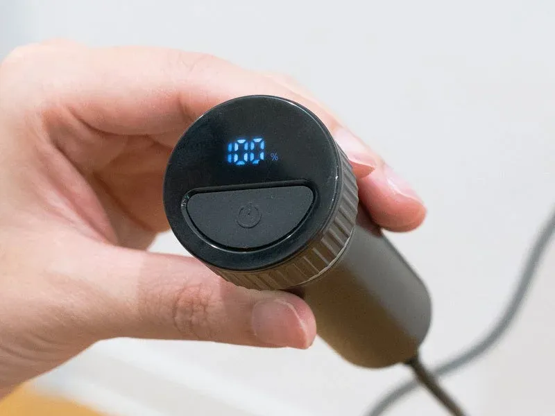 バッテリー残量が100%と表示されたデバイス